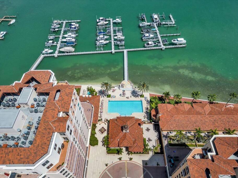 Coastal Elegance: Your Clearwater Beach Escape Exterior foto